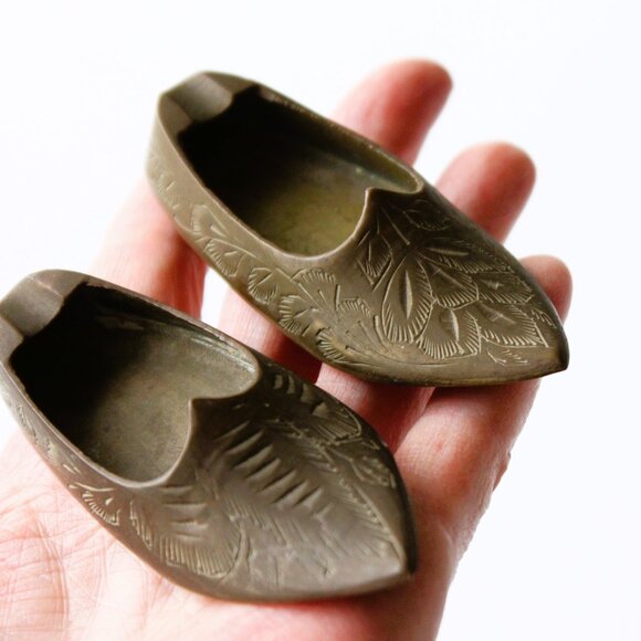 2 Vintage Brass Ashtray Genie Shoe Slippers India 3.75 Tobacciana Incense Burner - Picture 7 of 7
